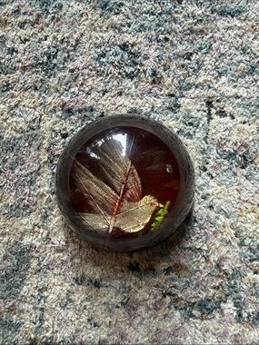 Vtg Rare Decorative Paperweight with Embedded Pipal Leaf Bird